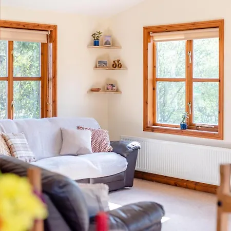 3 Bed In Sutton On Derwent Oc-k31897 * Elvington