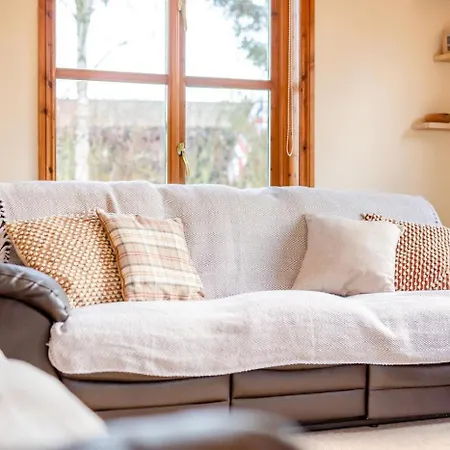 3 Bed In Sutton On Derwent Oc-k31897 * Elvington